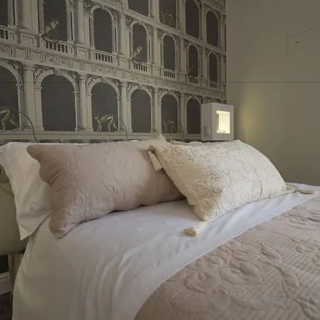 Domus Deorum Deluxe 4* Nápoles