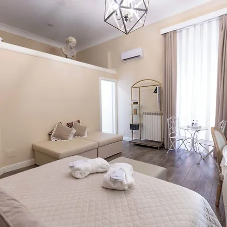 Domus Deorum Deluxe 4* Nápoles