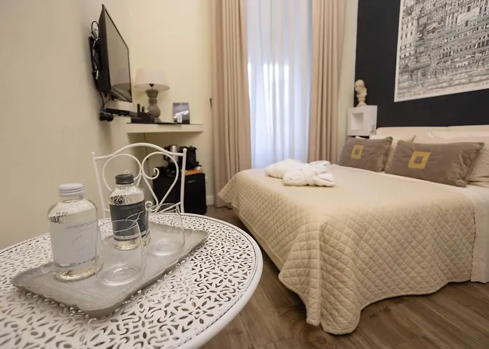 Domus Deorum Deluxe 4* Neapol