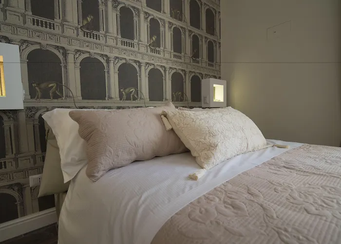 Domus Deorum Deluxe 4* Neapol