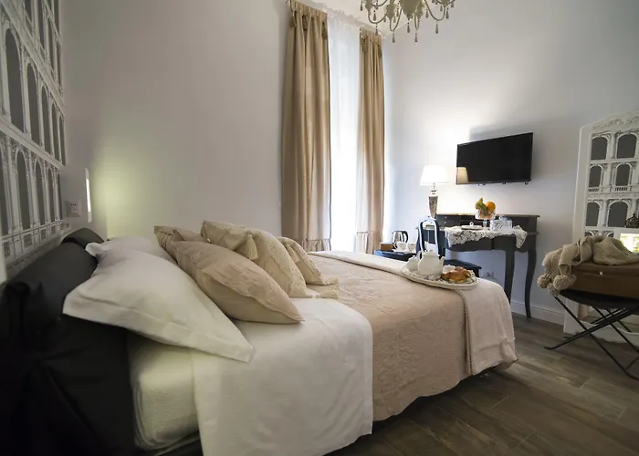 Domus Deorum Deluxe 4* Neapol