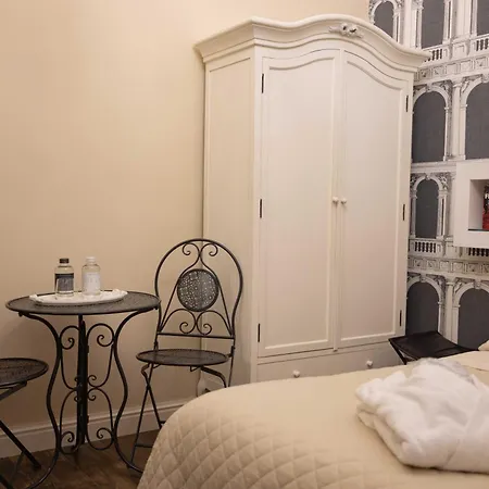 Domus Deorum Deluxe Oda ve Kahvaltı 4*