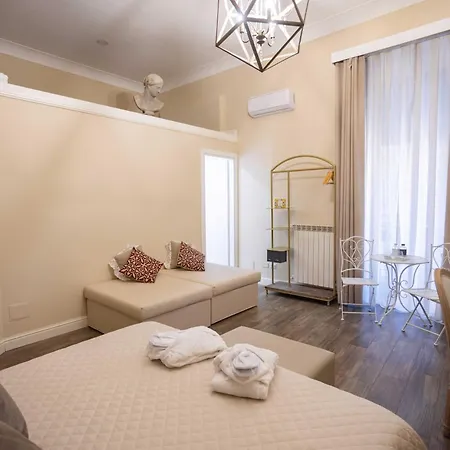Domus Deorum Deluxe 2* Naples