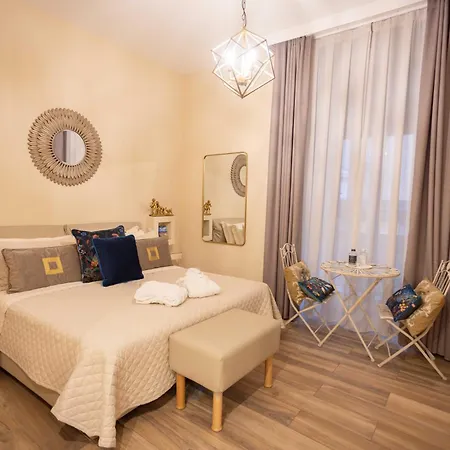 Domus Deorum Deluxe 2* Naples