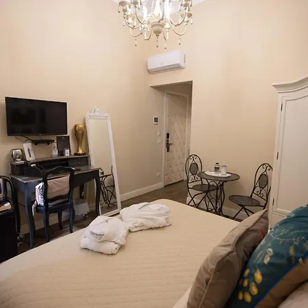 Domus Deorum Deluxe Oda ve Kahvaltı 4*