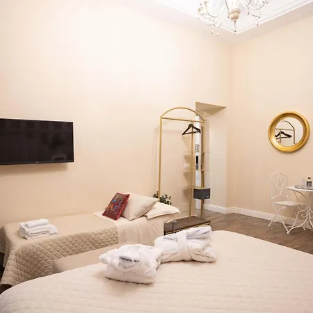 Bed & Breakfast Domus Deorum Deluxe Naples