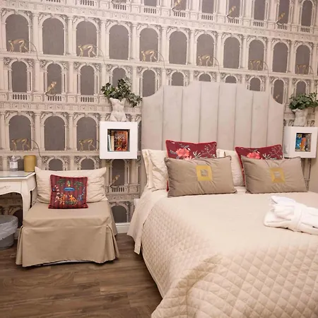 Domus Deorum Deluxe Bed & Breakfast Naples