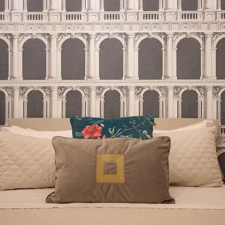 Domus Deorum Deluxe Naples