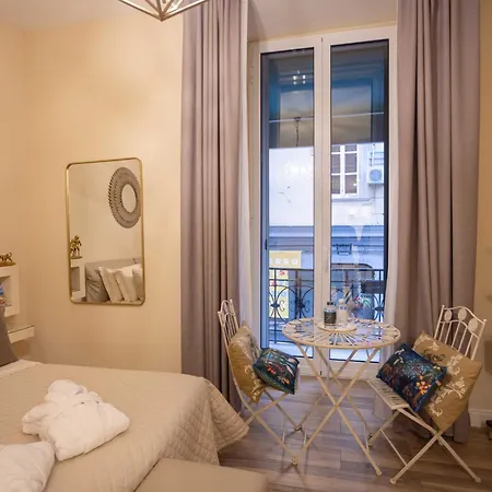 Domus Deorum Deluxe Bed & Breakfast 2*