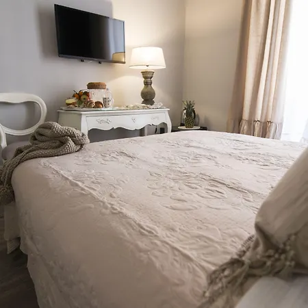 Domus Deorum Deluxe Oda ve Kahvaltı 4*