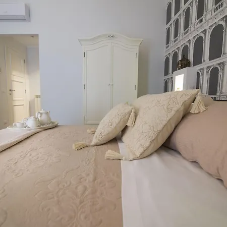 Domus Deorum Deluxe Oda ve Kahvaltı