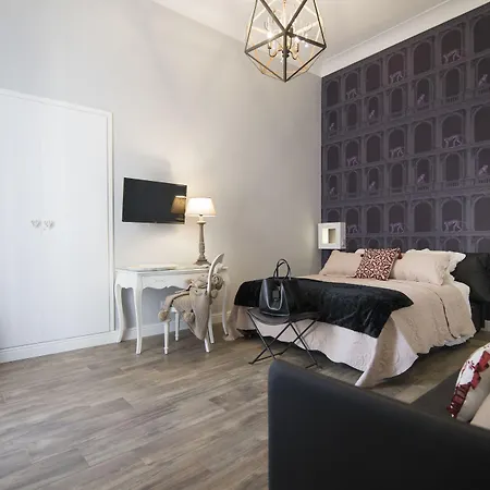 Domus Deorum Deluxe 4* Neapol