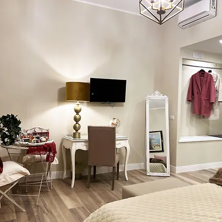 Domus Deorum Deluxe Oda ve Kahvaltı 4*