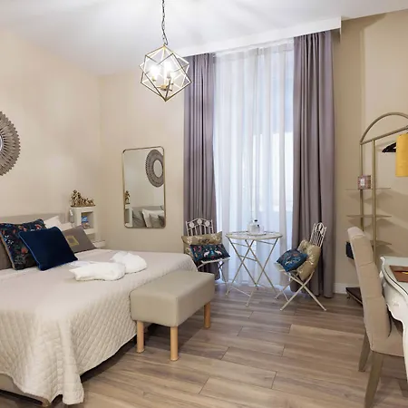 Oda ve Kahvaltı Domus Deorum Deluxe Napoli